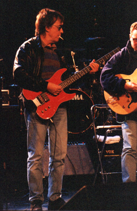 98bwb-01AscBW.jpg (96214 octets)