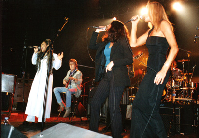 98bwc-22Girls.jpg (96456 octets)